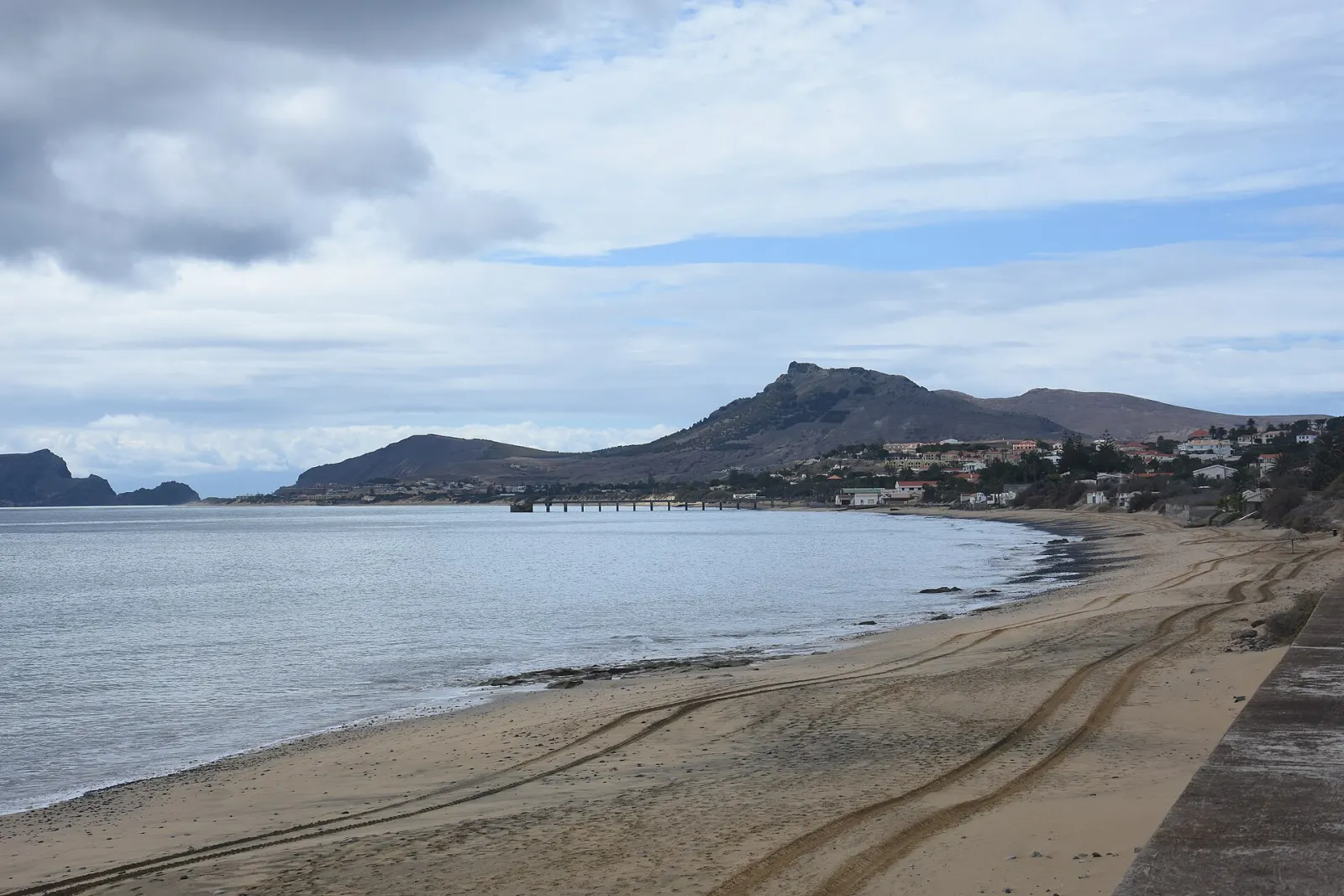 Porto Santo guide: ferry, beach, Vila Baleira and trails